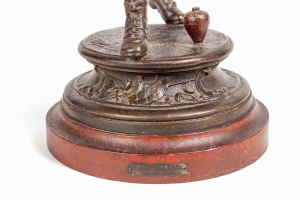 Artcession-enfant à la toupie