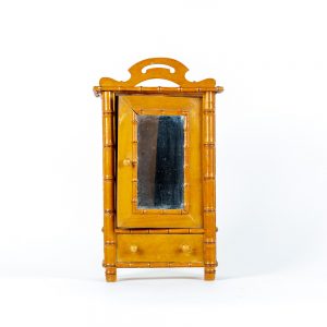 ARMOIRE ANCIENNE EN BOIS POUR POUPÉE - AVEC MIROIR ET TIROIR - MODÈLE BAMBOU