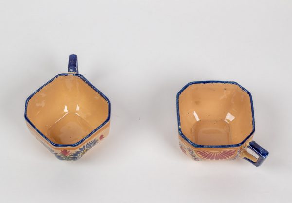 Artcession-Paire de tasses HENRIOT Quimper signées numérotées